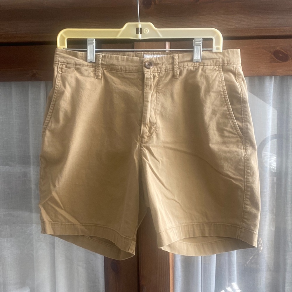 Goodfellow tan Linden short. 7” inseam Size 30. Good condition